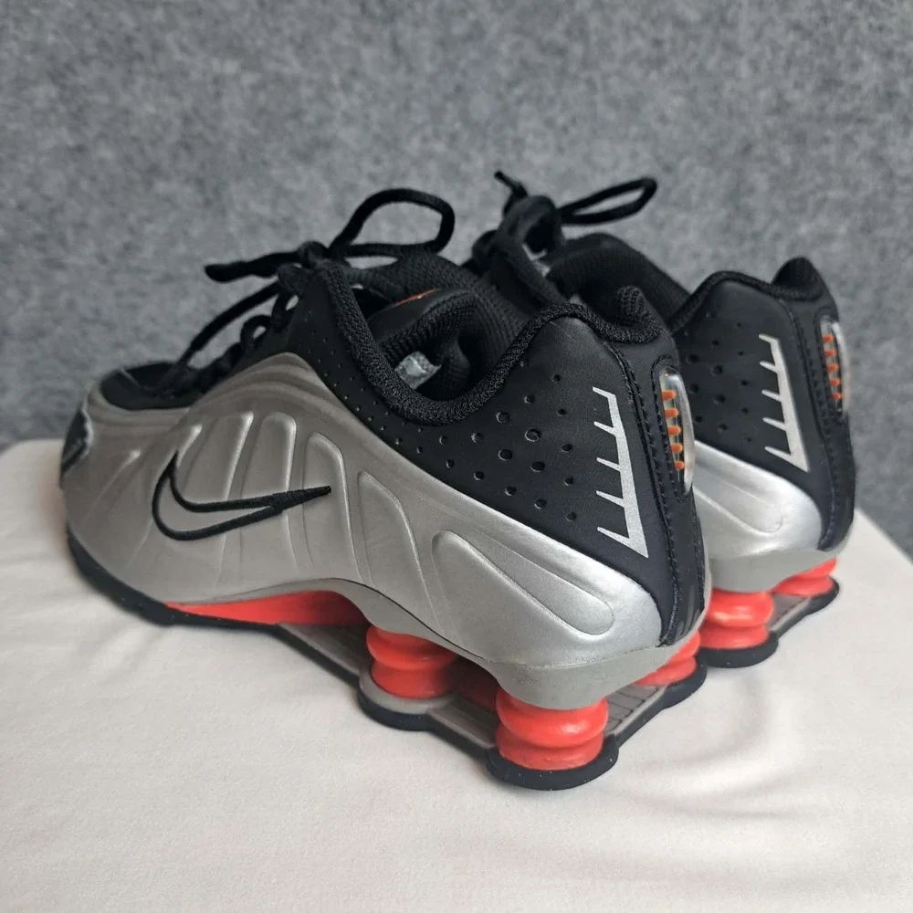 Nike Shox R4 Red Black Metallic Silver Sneakers, Size 5.5Y / 7W BNIB CW2626-005